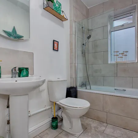 Temple Meads Station - Stylish 5 Beds - Free Parking By Hinkley Homes Short Lets & Serviced * 布里斯托