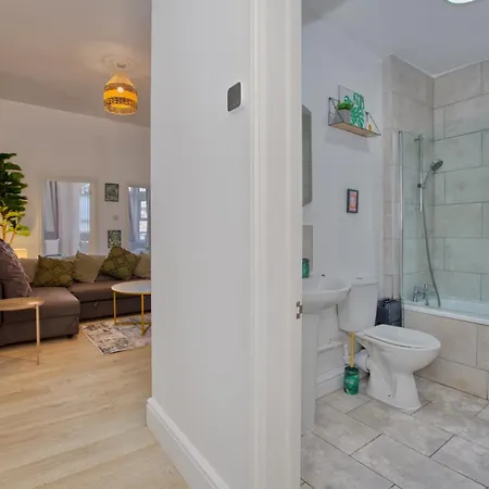 Apartment Temple Meads Station: Stylish 3-bed With Free Parking